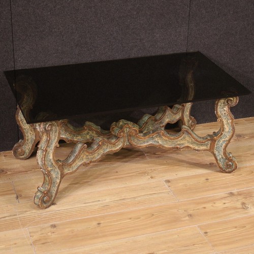 Lacquered wooden coffee table